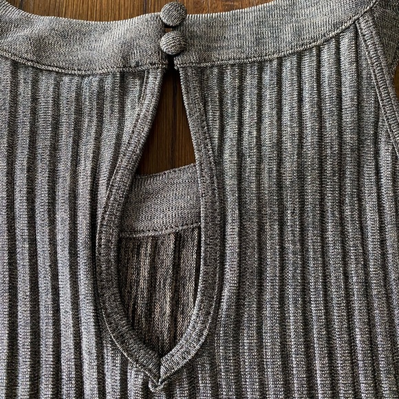 Torrid Pleated Metallic Gold Goddess Tank - Picture 4 of 9